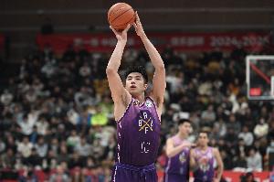 体育平台-探长：邹雨宸膝盖受伤找了多名专家检查 结果需等待进一步确认