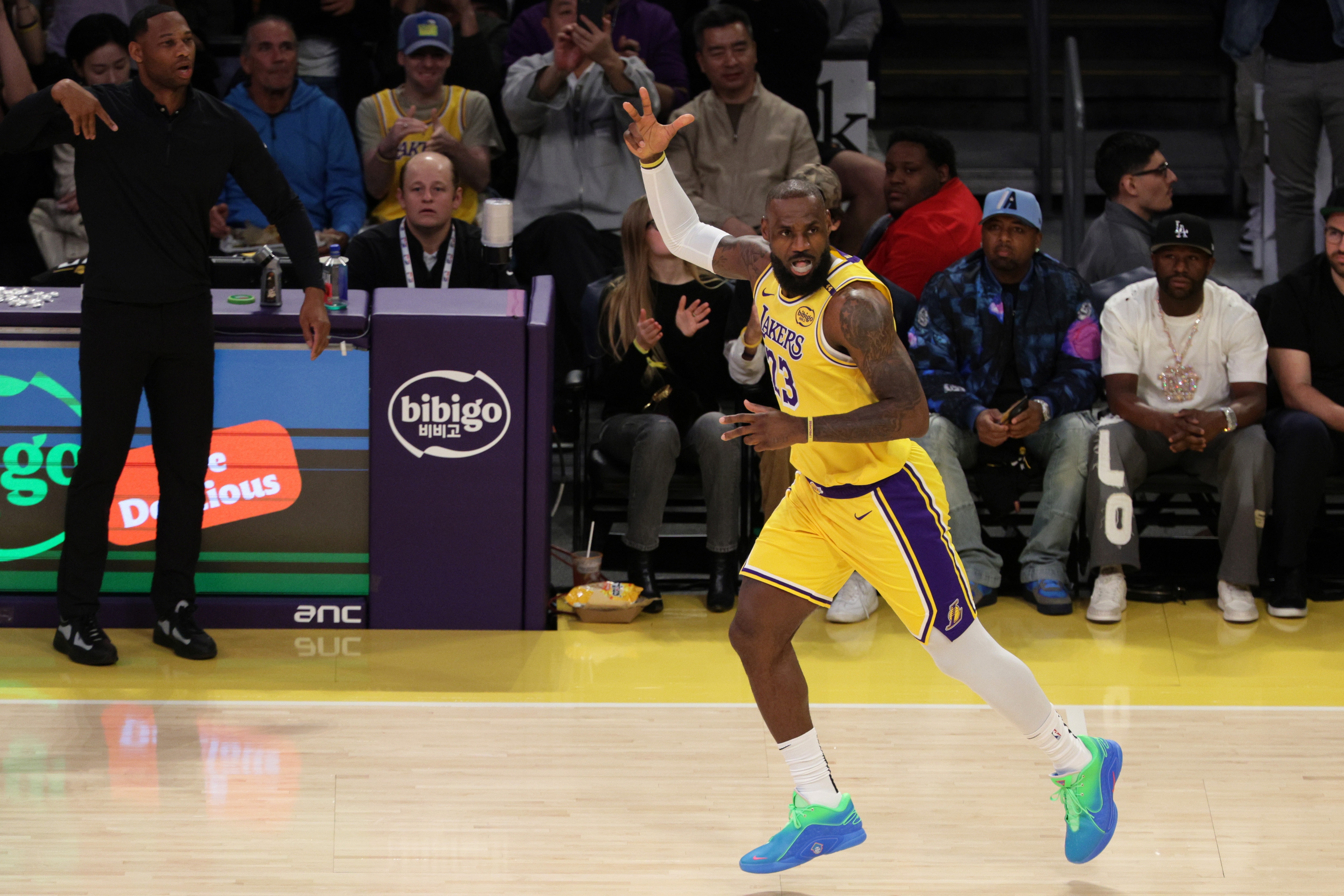 开云体育中国官方网站-A-史密斯：詹姆斯在背后做了很多伤害我和同行的事 具体我不会说