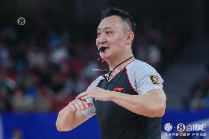 开云中国官网-篮协官方：今夏组织裁判前往欧洲联赛学习 考量未来公布执裁情况