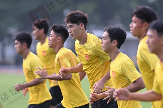 开云中国官网-国少敲定U17亚预赛23人名单 明晚对阵巴林生死战