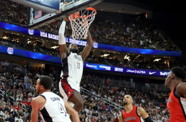 开云体育-美国男篮开门红：詹库连线美如画，库里70秒9分闪耀