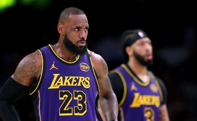 体育平台-篮板+防守全倒数！湖人终于重启双塔：多么痛的领悟