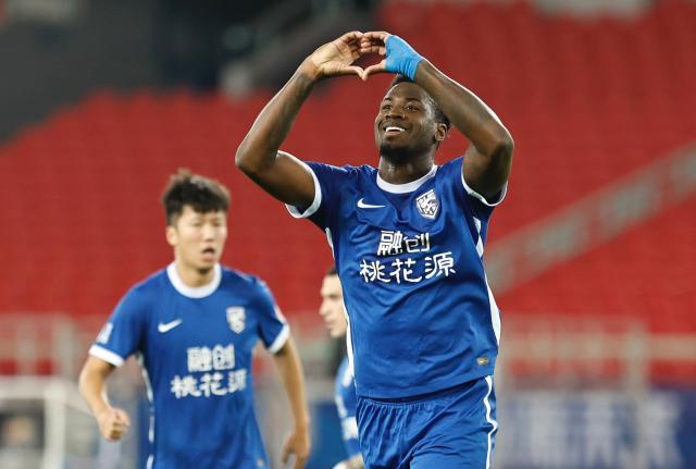 开云体育中国官方网站-最奇葩冠军诞生！国安津门虎弃权 三镇压泰山夺冠