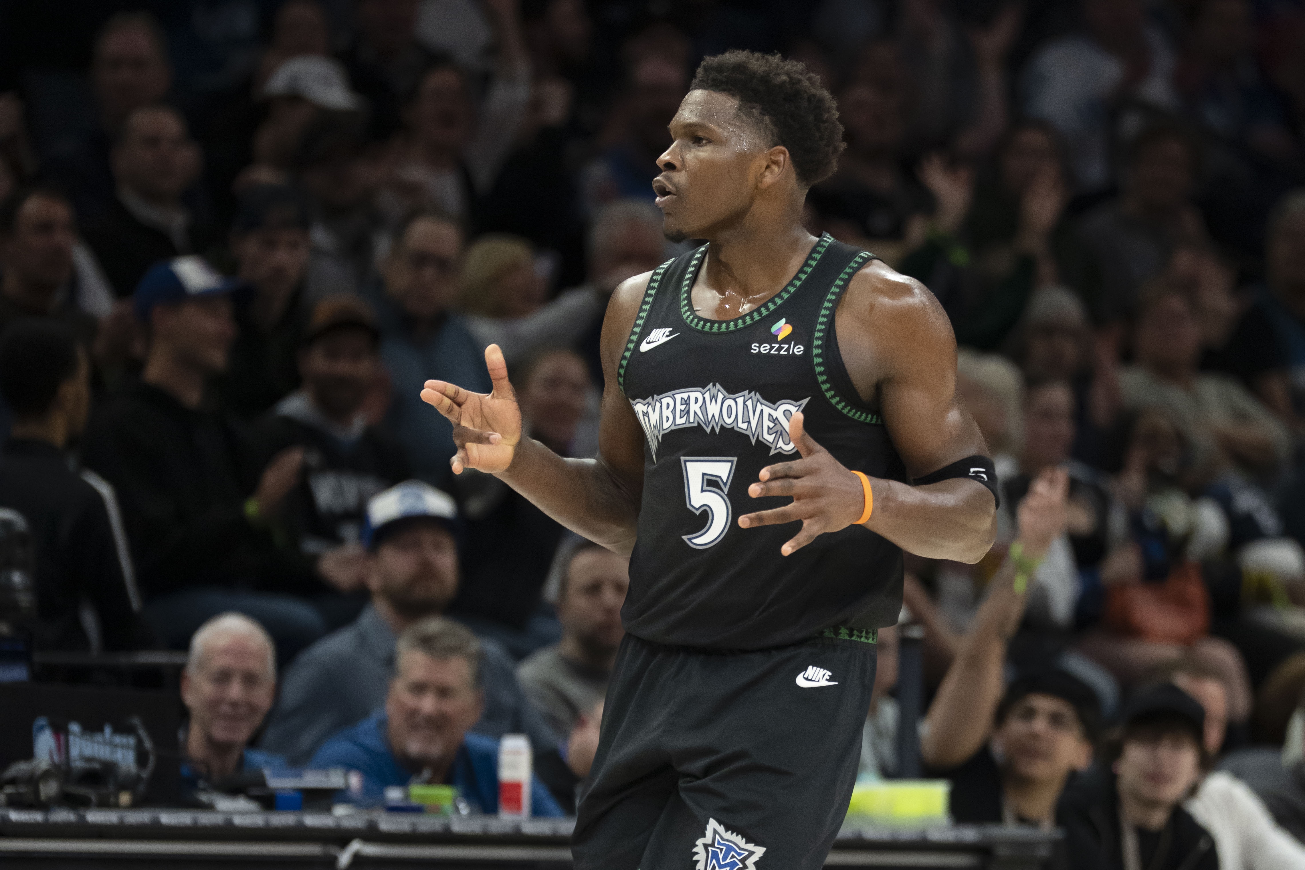 开云中国官网-迟到不影响状态！华子替补复出22分钟13中7砍17分4助 正负值+29